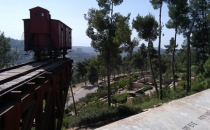 Urwany wiadukt kolejowy w Yad Vashem